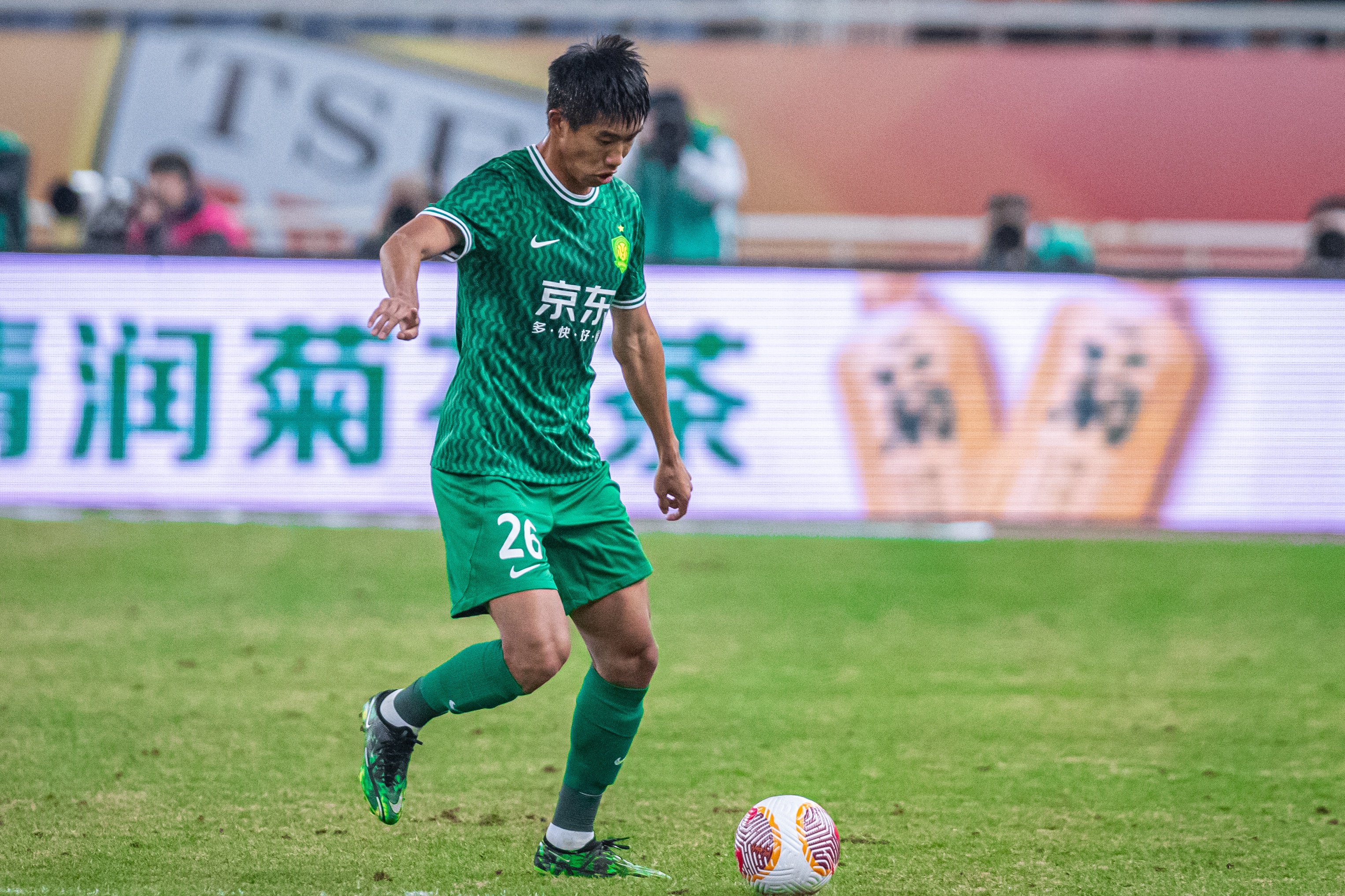 记者：吴少聪赛前突然身体不适，咳嗽、呕吐，柏杨顶替他首发