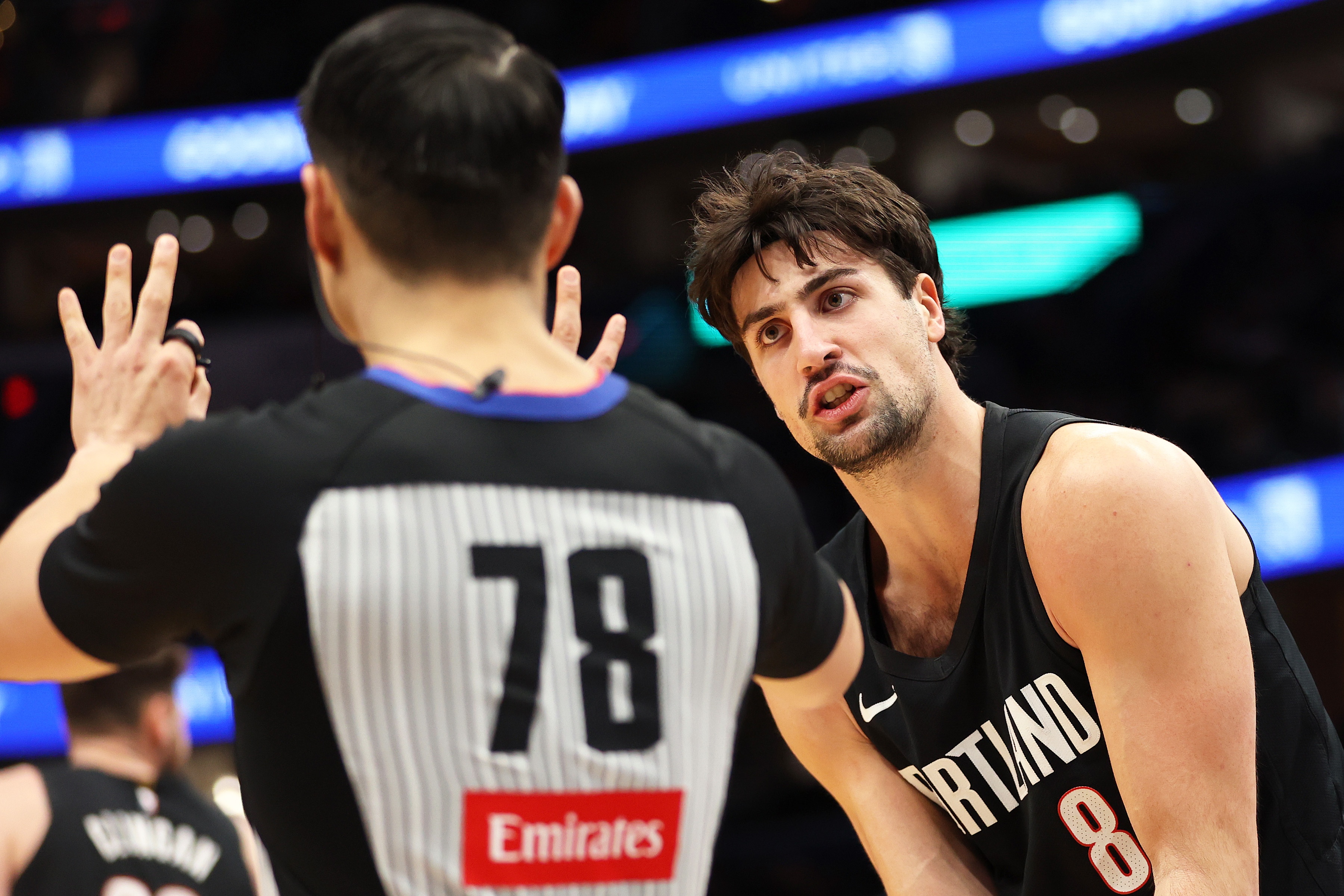 如何防阿夫迪亚？文班全明星采访：他得到很多罚球 防守不要犯规